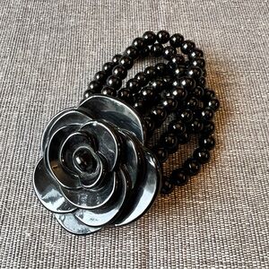 Elegant Black Resin Floral Beaded Stretch Bracelet